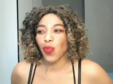 Snapshot of Lillyan_N chatting on November 16, 11:27 am Lillyan N online show from November 16, 11:27 am