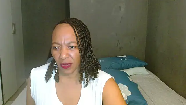 Lillyan N online show from April 9, 8:20 am