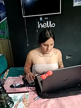 polylove18 online show from November 27, 6:10 pm