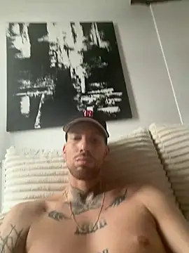 Snapshot of bobsex211 chatting on May 4, 12:56 pm bobsex211 online show from May 4, 12:56 pm