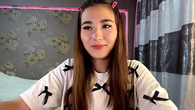 Snapshot of BahaiHeaven chatting on November 14, 11:20 am BahaiHeaven online show from November 14, 11:20 am