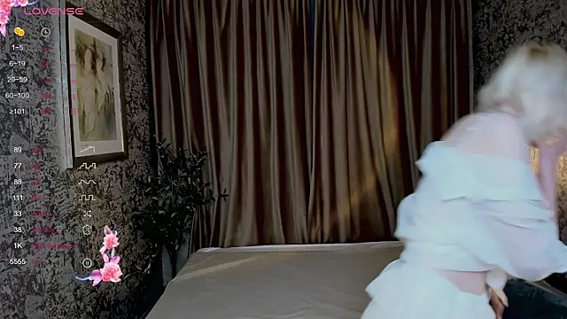 AlettaEve online show from October 10, 1:21 pm