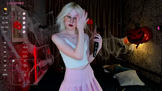 AlettaEve online show from October 21, 3:13 pm