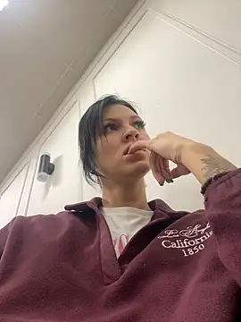 EmmaStarkk online show from October 17, 4:15 am