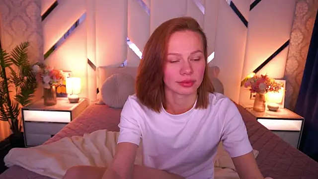 ShyySiren online show from April 1, 1:41 pm