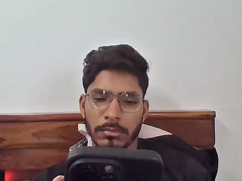 Snapshot of vikranthLong chatting on September 30, 8:08 am vikranthLong online show from September 30, 8:08 am
