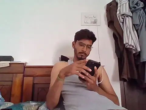 Snapshot of vikranthLong chatting on October 17, 5:32 am vikranthLong online show from October 17, 5:32 am