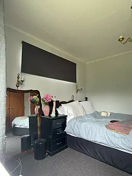 ZoeyJohnson online show from February 23, 11:46 pm