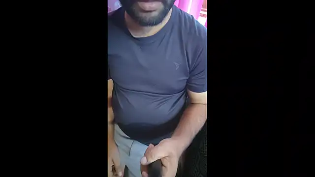 Snapshot of karandeep_Bhagat chatting on April 22, 6:05 am karandeep Bhagat online show from April 22, 6:05 am