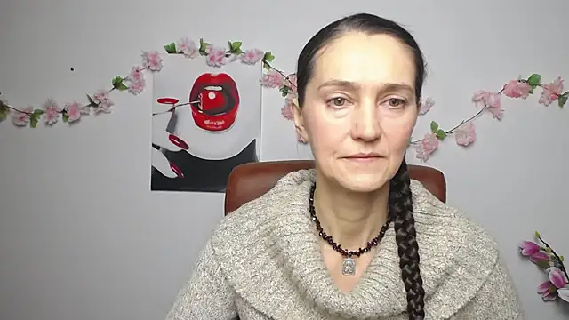 Snapshot of TayaFinch chatting on November 8, 1:22 pm TayaFinch online show from November 8, 1:22 pm