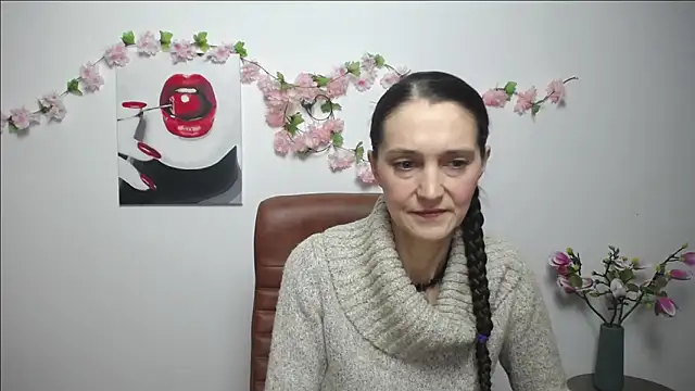 Snapshot of TayaFinch chatting on November 12, 1:33 pm TayaFinch online show from November 12, 1:33 pm