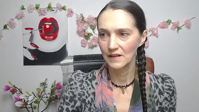 Snapshot of TayaFinch chatting on November 29, 1:14 pm TayaFinch online show from November 29, 1:14 pm