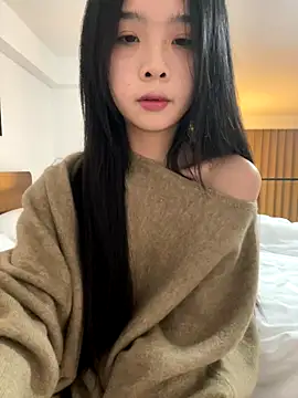 qiqi x online show from December 18, 2:45 pm