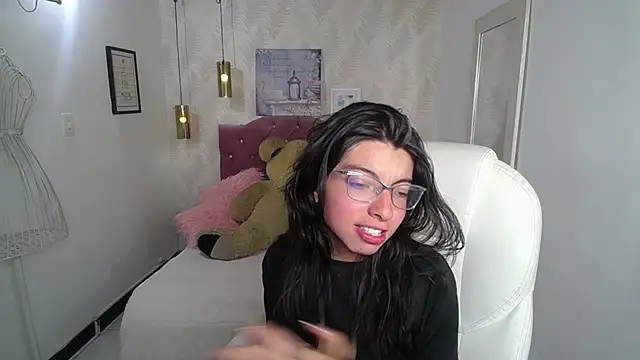 alllyson  online show from December 4, 8:06 pm