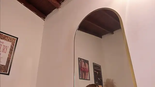 Snapshot of Sofi_glow chatting on January 5, 9:40 pm Sofi glow online show from January 5, 9:40 pm