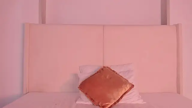 Snapshot of Sofi_glow chatting on February 4, 8:03 pm Sofi glow online show from February 4, 8:03 pm