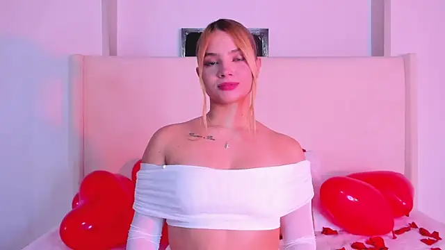 Snapshot of Sofi_glow chatting on February 13, 10:28 pm Sofi glow online show from February 13, 10:28 pm