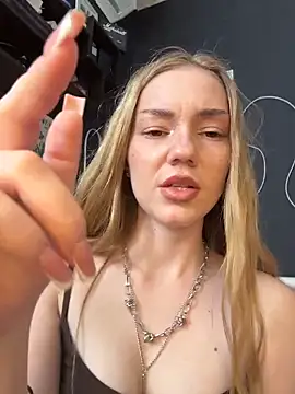 MilaMoone online show from March 11, 10:32 am