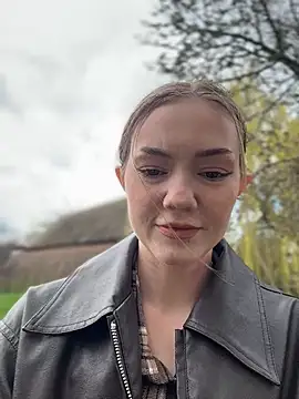 MilaMoone online show from April 4, 11:08 am