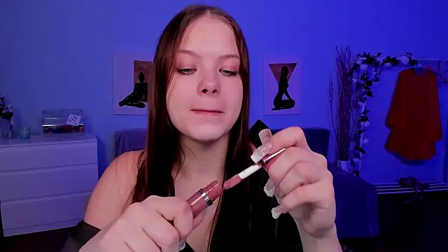 Snapshot of BetsyKiss chatting on November 11, 5:13 pm BetsyKiss online show from November 11, 5:13 pm