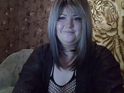 YuliiaSan online show from December 15, 5:44 am