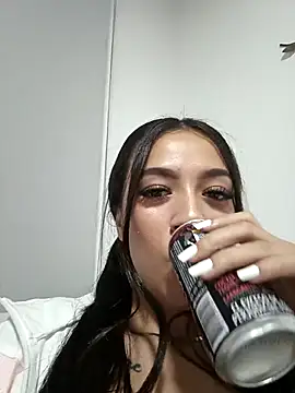 Snapshot of MiQeilaSweet chatting on February 15, 12:29 am MiQeilaSweet online show from February 15, 12:29 am