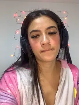 Snapshot of MiQeilaSweet chatting on February 23, 11:02 pm MiQeilaSweet online show from February 23, 11:02 pm