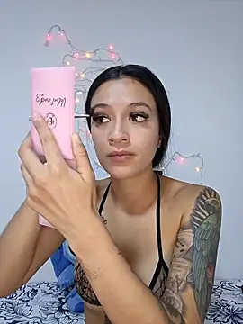 Snapshot of MiQeilaSweet chatting on February 25, 5:44 pm MiQeilaSweet online show from February 25, 5:44 pm