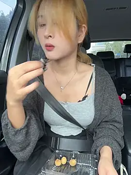 Snapshot of yuki_june chatting on October 31, 8:26 am yuki june online show from October 31, 8:26 am