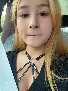 Snapshot of yuki_june chatting on December 3, 8:00 am yuki june online show from December 3, 8:00 am