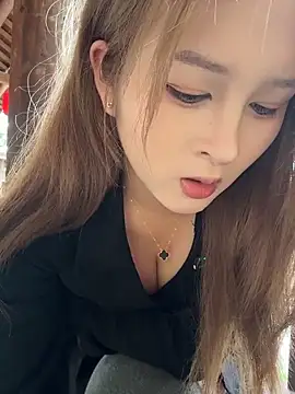 Snapshot of yuki_june chatting on March 2, 8:10 am yuki june online show from March 2, 8:10 am