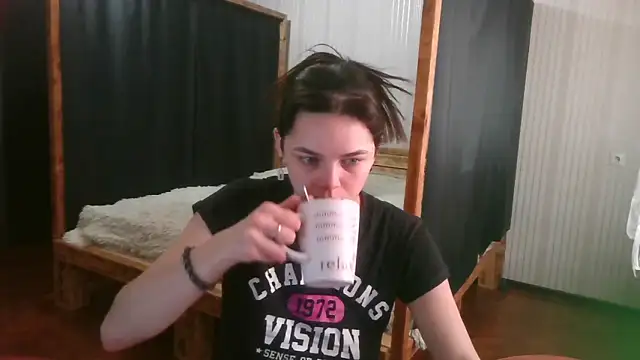 EthelsLover online show from February 12, 9:15 am