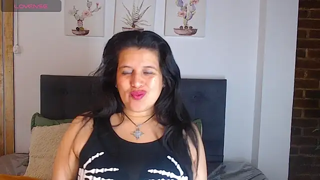 Snapshot of Andrea_secret_ chatting on November 5, 2:28 pm Andrea secret online show from November 5, 2:28 pm