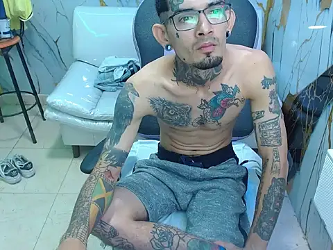boy tatto777 online show from May 6, 12:54 pm