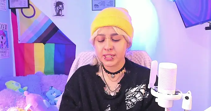 Snapshot of NekoWaifu chatting on November 12, 1:33 pm NekoWaifu online show from November 12, 1:33 pm