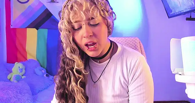 Snapshot of NekoWaifu chatting on November 18, 2:10 pm NekoWaifu online show from November 18, 2:10 pm