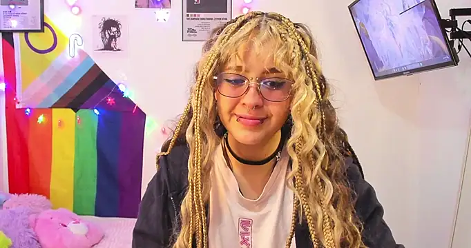 Snapshot of NekoWaifu chatting on November 29, 1:03 pm NekoWaifu online show from November 29, 1:03 pm