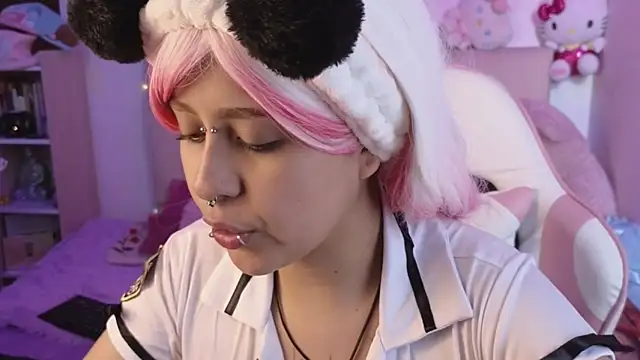 NekoWaifu online show from May 25, 3:07 pm