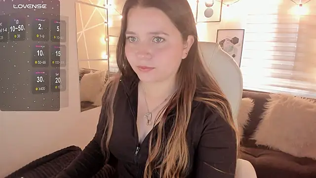 Snapshot of sophiee09_ chatting on December 16, 2:00 pm sophiee09 online show from December 16, 2:00 pm