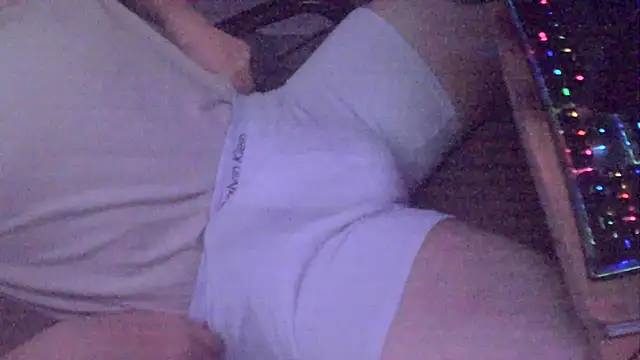 Snapshot of xderox318 chatting on November 19, 10:32 pm xderox318 online show from November 19, 10:32 pm