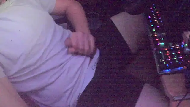 Snapshot of xderox318 chatting on December 2, 11:00 pm xderox318 online show from December 2, 11:00 pm