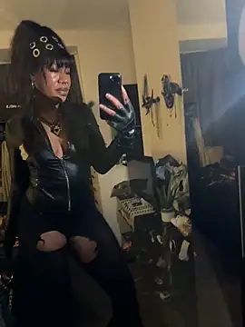 Snapshot of darksiren1 chatting on September 25, 10:46 pm darksiren1 online show from September 25, 10:46 pm