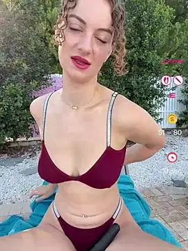 Snapshot of CurlyChloe chatting on July 20, 5:00 am CurlyChloe online show from July 20, 5:00 am
