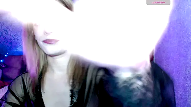 Snapshot of Kate__Loves chatting on April 21, 7:17 pm Kate Loves online show from April 21, 7:17 pm