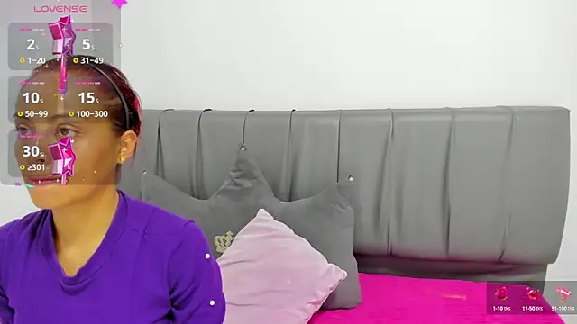 HoollyHendrix online show from October 30, 8:31 pm