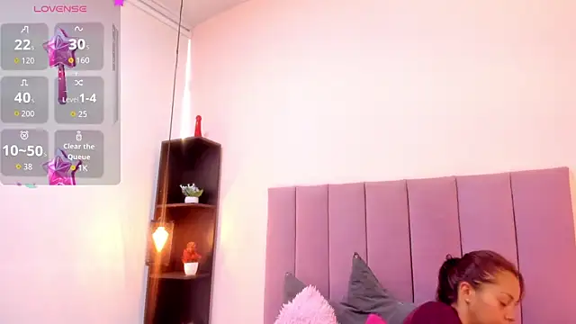 HoollyHendrix online show from November 26, 8:32 pm