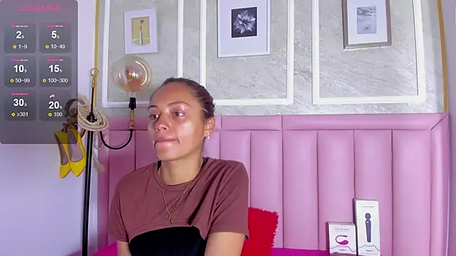 HoollyHendrix online show from February 10, 8:46 pm