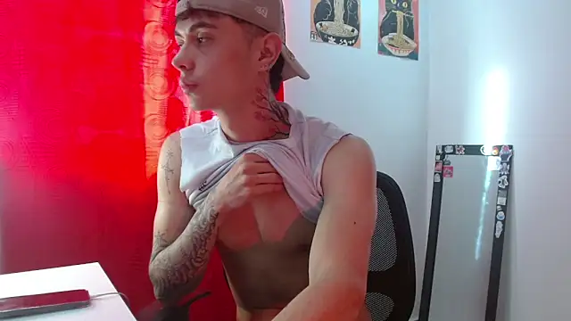 Snapshot of jaico_santos chatting on June 2, 9:17 pm jaico santos online show from June 2, 9:17 pm