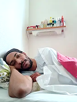 Snapshot of Mikaaa97 chatting on December 14, 11:37 am Mikaaa97 online show from December 14, 11:37 am