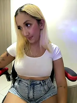 Snapshot of Isa_klein chatting on November 17, 9:42 pm Isa klein online show from November 17, 9:42 pm